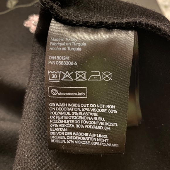 H&M cropped top in black with floral embroidery, size M - Picture 5 of 5